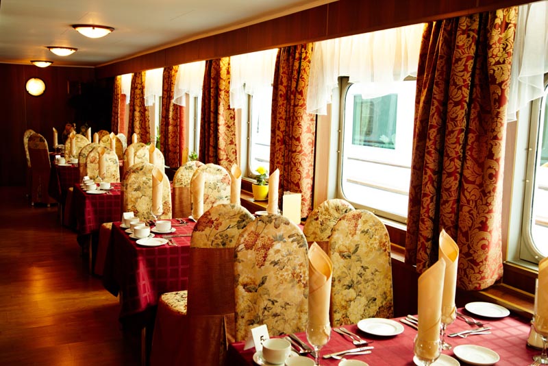 Restaurante a bordo del MS Andrey Rublev CRUCEROS RUSIA CRUCEROS VOLGA CRUCEROS MOSCU CRUCEROS SAN PETERSBURGO CRUCEROS DESCUENTOS CRUCEROS OFERTA RUSIA CRUCEROS RUSIA RUSSIAN CRUISES RUSSIA CRUISES VOLGA CRUISES MS RUBLEV